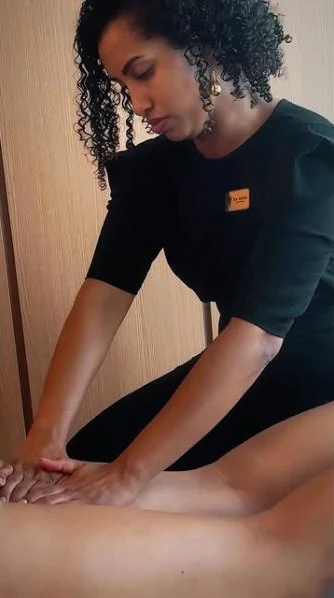 Isadora Lima em atendimento de fisioterapia no Espaço Alento